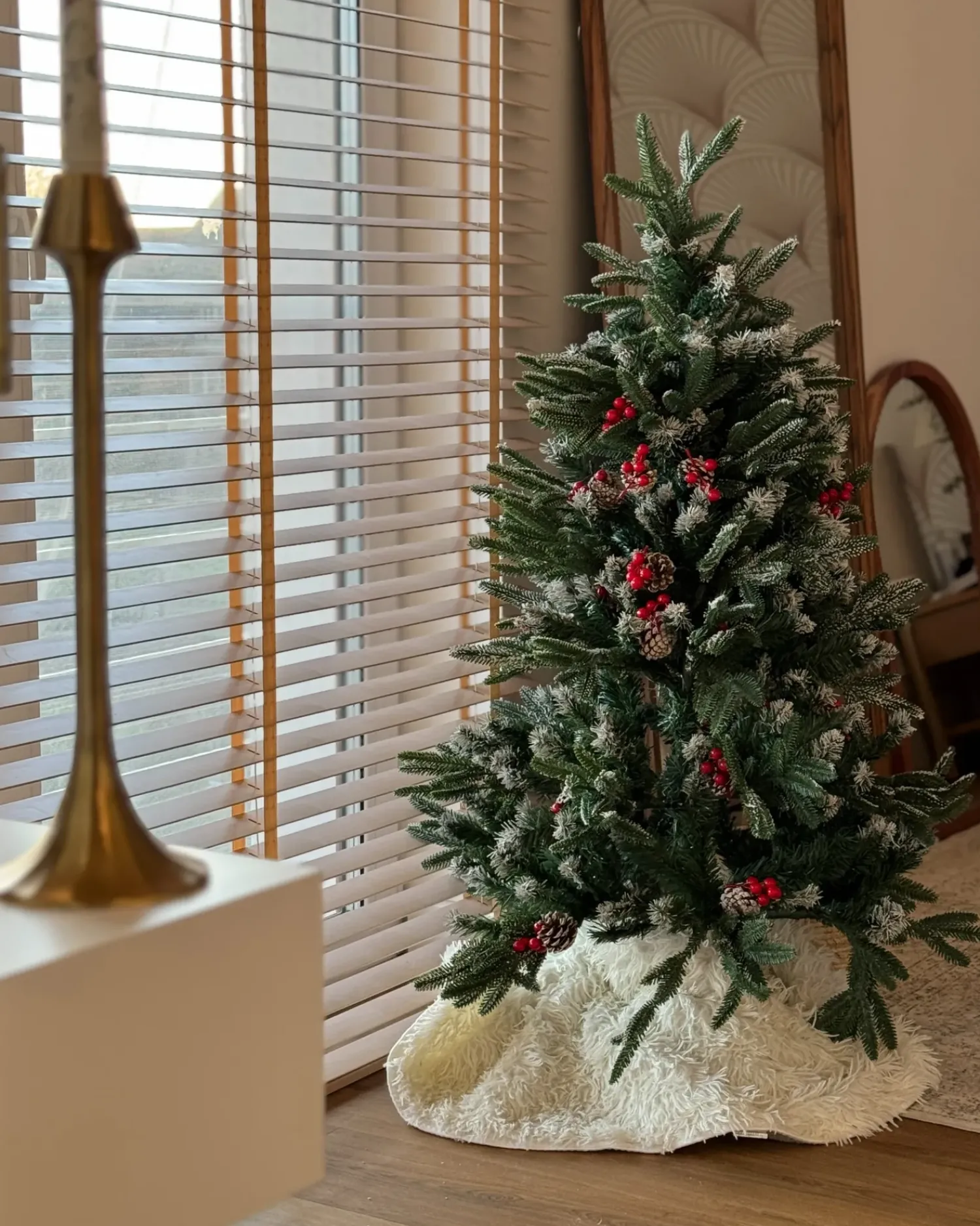 Sale Beliani Albero di Natale artificiale DENALI Verde Bianco Rosso Verde