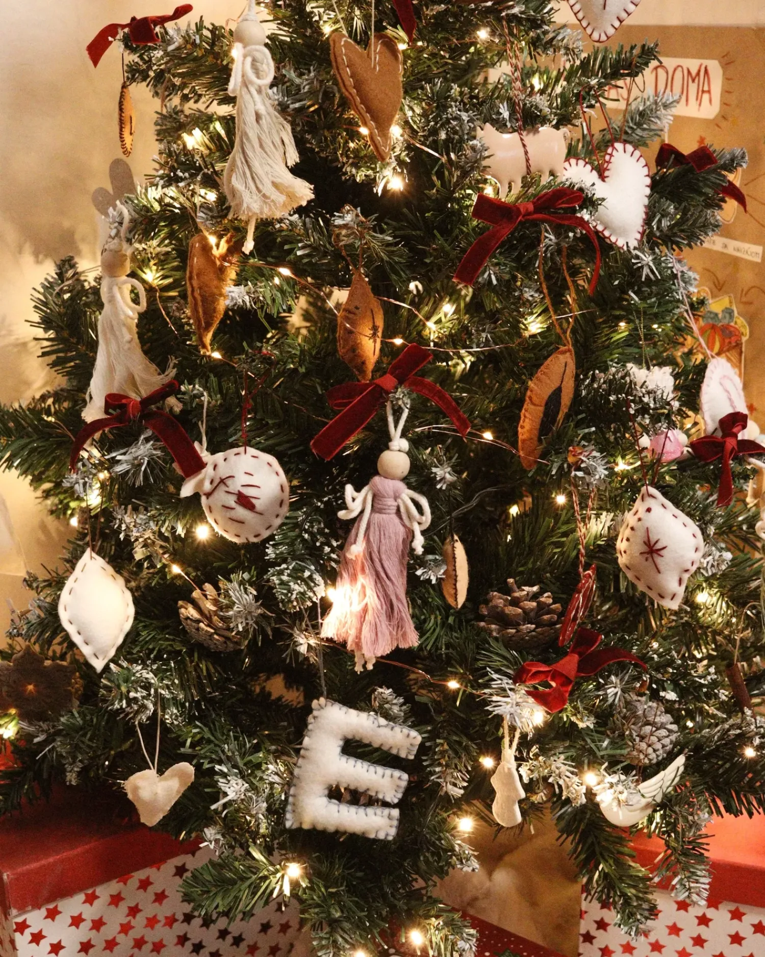 Clearance Beliani Albero di Natale artificiale LED PALOMAR Verde scuro Nero Verde