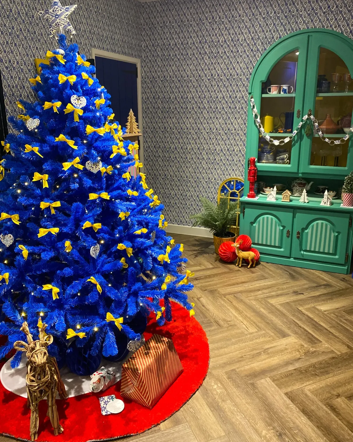 Beliani Albero di Natale artificiale FARNHAM Blu