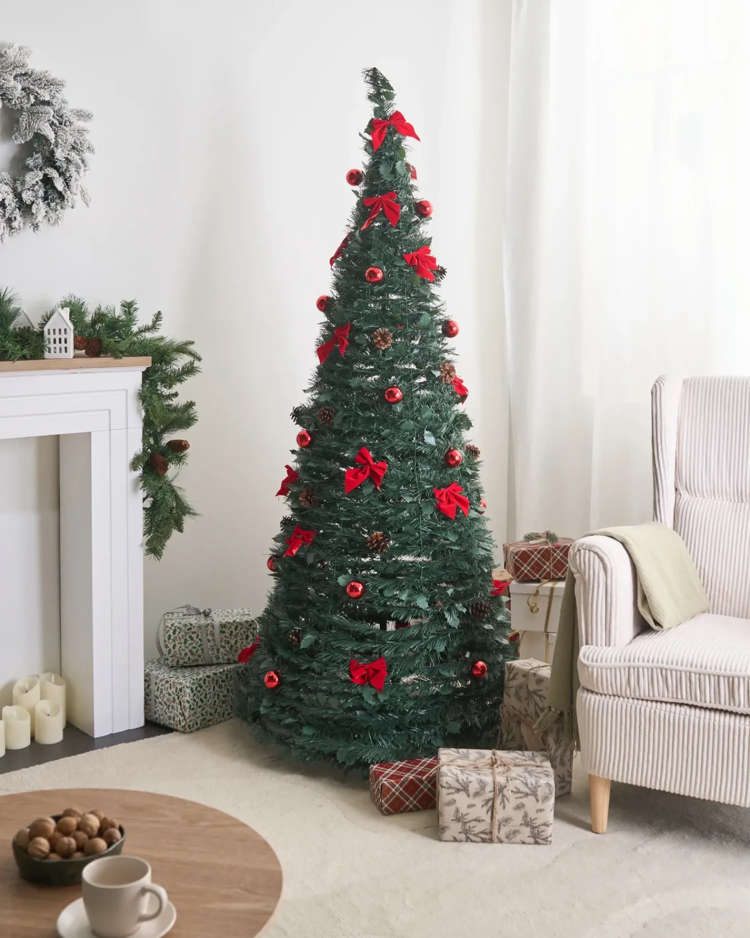 Beliani Albero di Natale artificiale Pieghevole LED PINEORA 185 cm Verde Rosso Verde