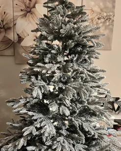 Sale Beliani Albero natalizio innevato BASSIE Bianco Bianco Verde