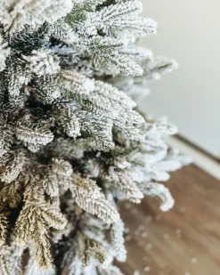 Outlet Beliani Albero natalizio innevato FORAKER Bianco Bianco Verde