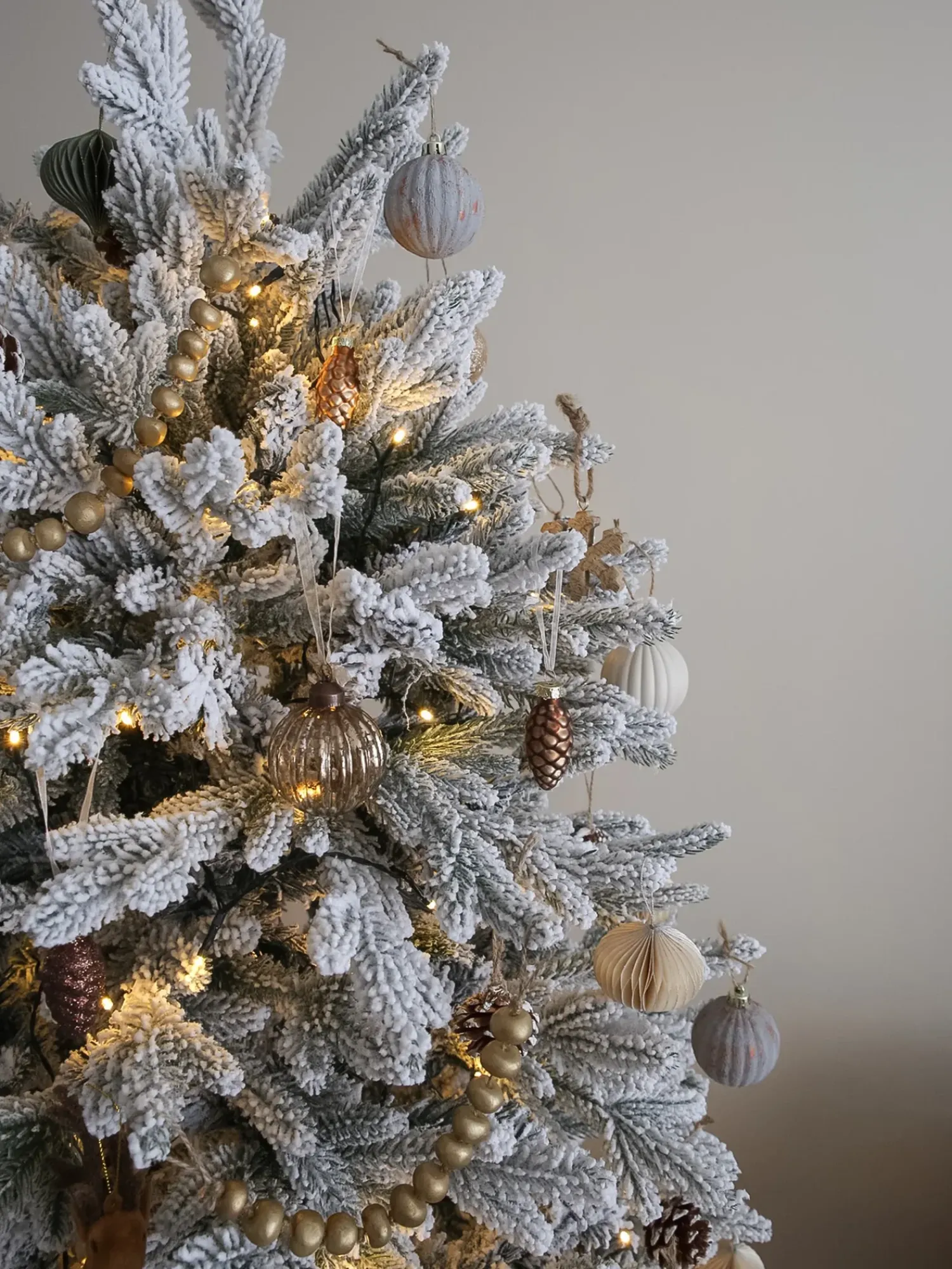 Sale Beliani Albero natalizio innevato FORAKER Bianco Bianco Verde