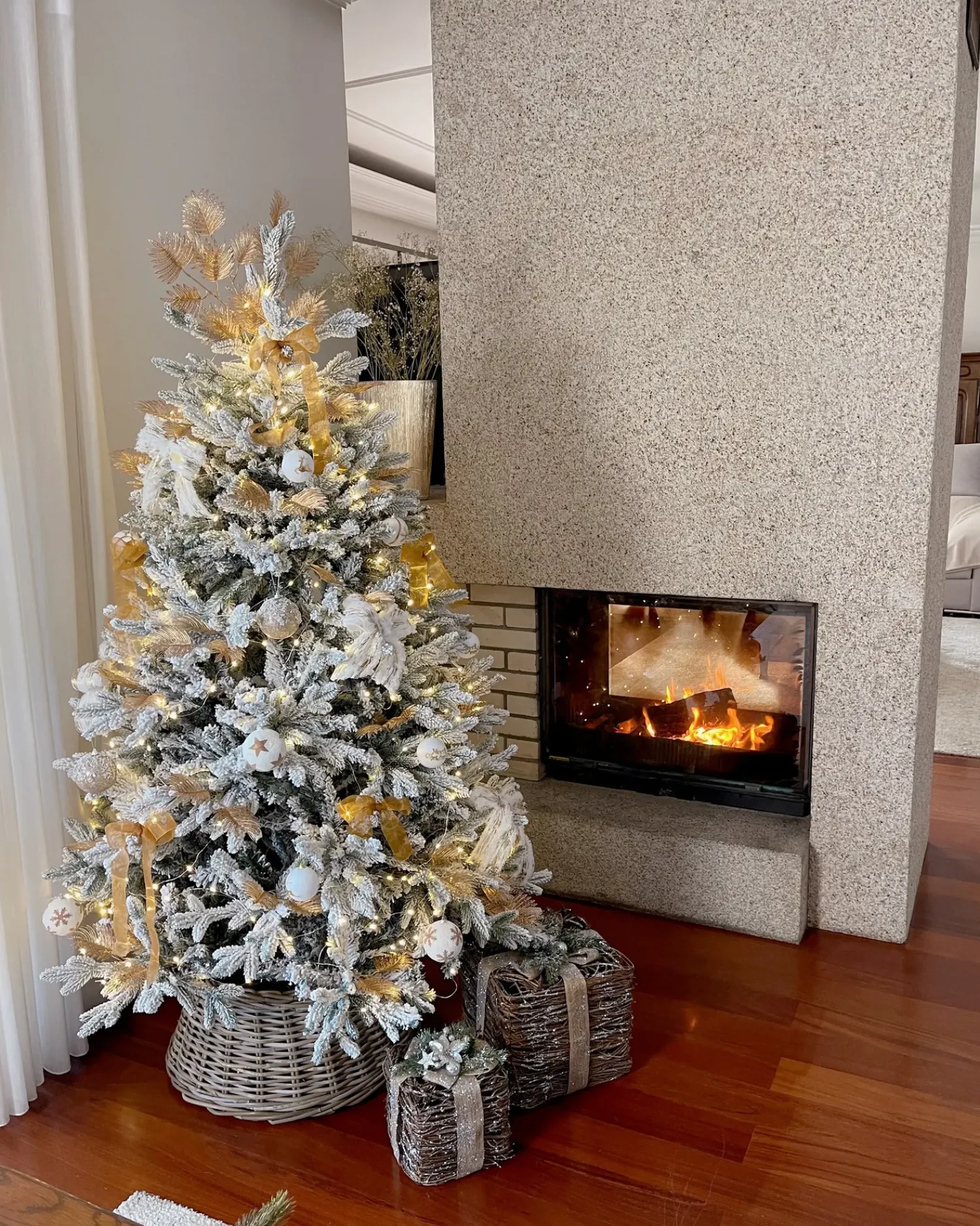 Sale Beliani Albero natalizio innevato FORAKER Bianco Bianco Verde