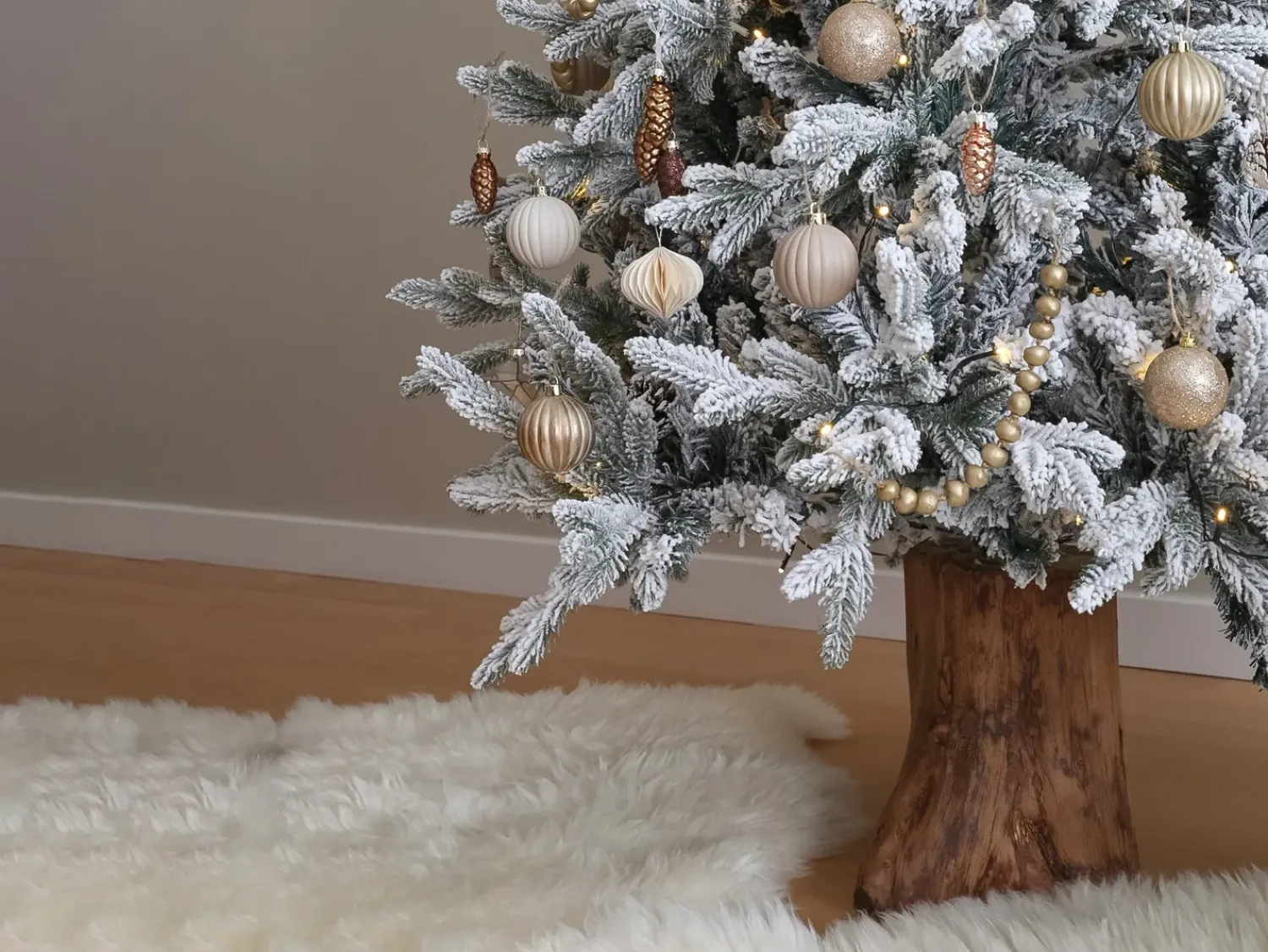 Sale Beliani Albero natalizio innevato FORAKER Bianco Bianco Verde
