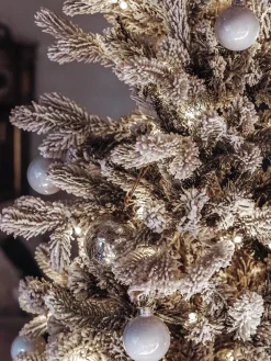 Beliani Albero natalizio innevato LED TATLOW Verde Bianco Verde