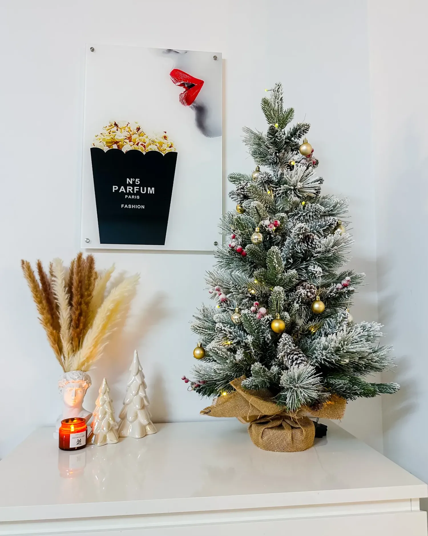 Outlet Beliani Albero natalizio innevato LED MALIGNE 90 cm Bianco Beige Bianco Verde
