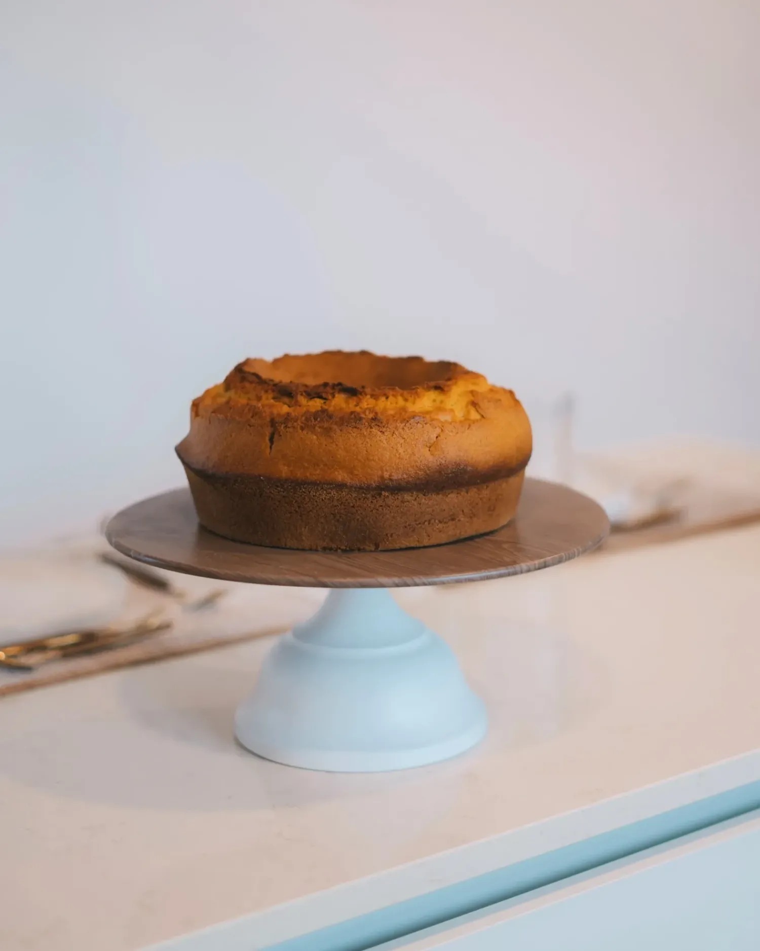 Best Beliani Alzata per torta BRIOCHE Metallo Bianco Bianco Marrone