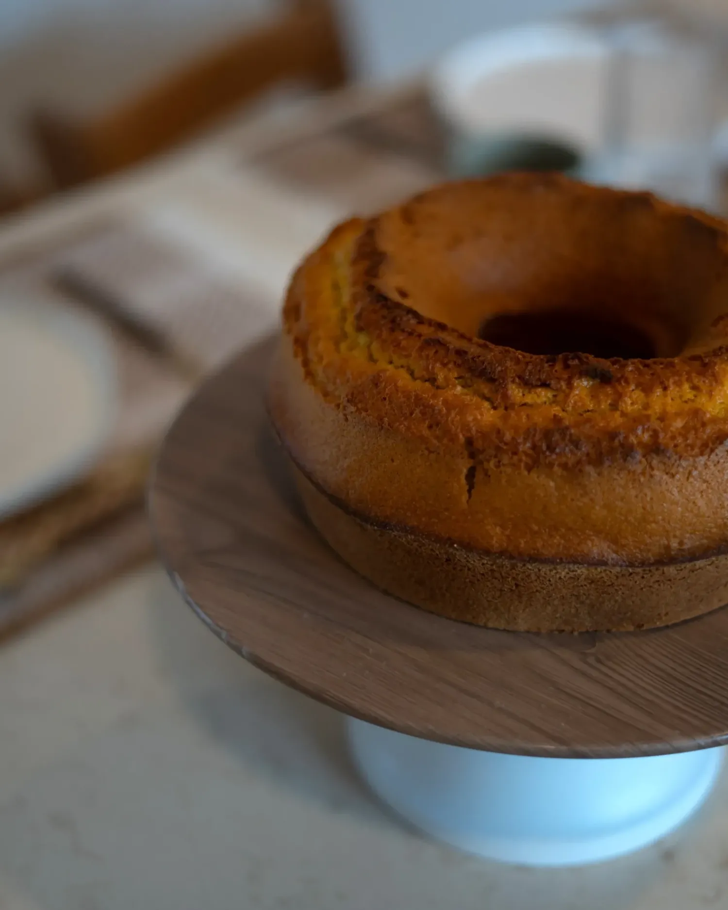 Best Beliani Alzata per torta BRIOCHE Metallo Bianco Bianco Marrone