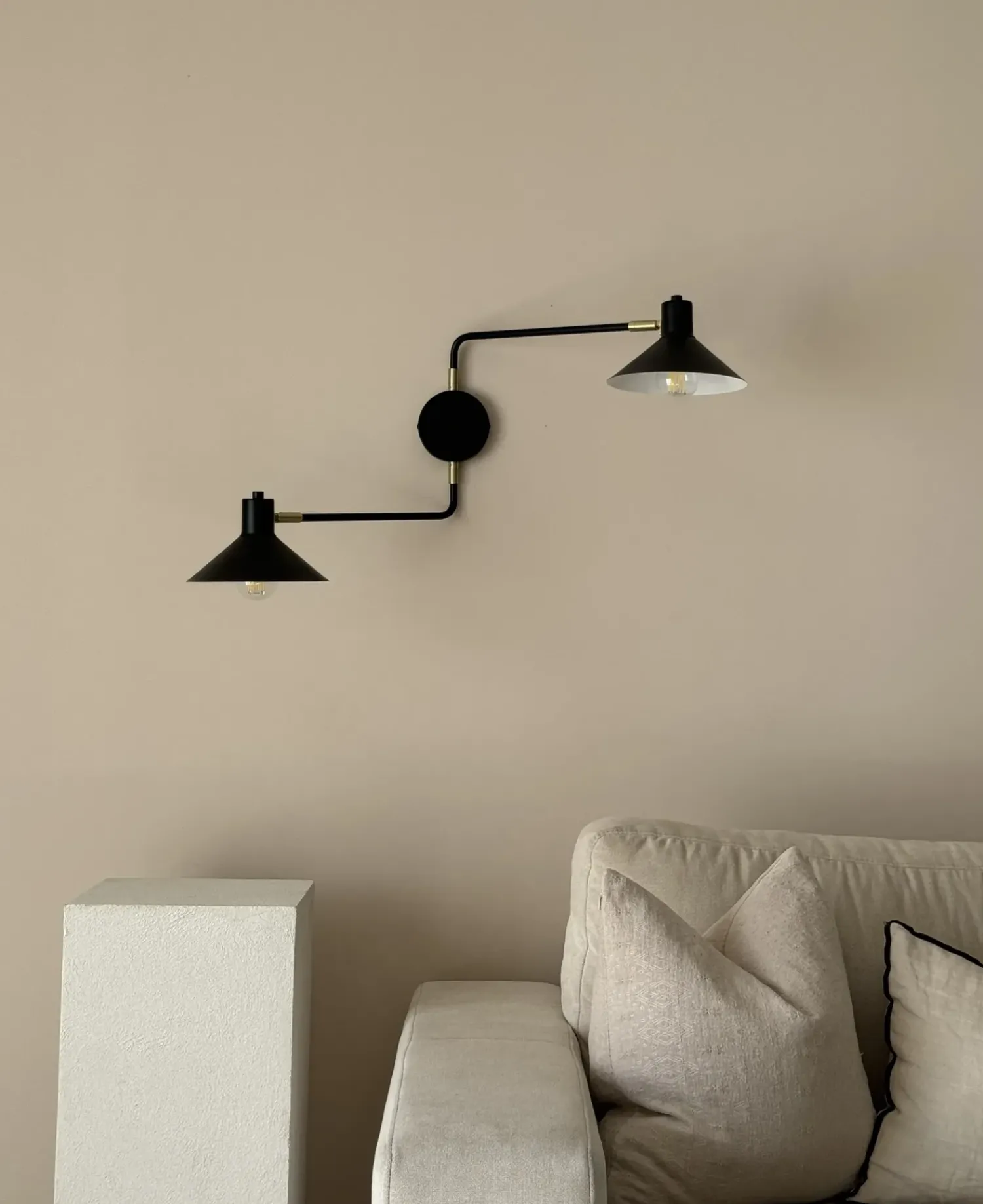 Outlet Beliani Applique KADASSA Regolabile Metallo Nero Nero Oro