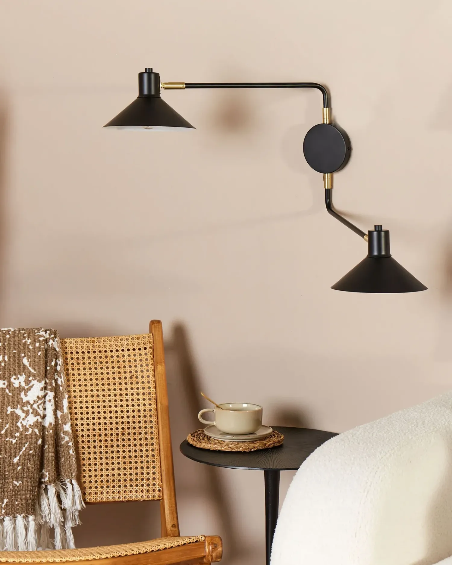 Outlet Beliani Applique KADASSA Regolabile Metallo Nero Nero Oro