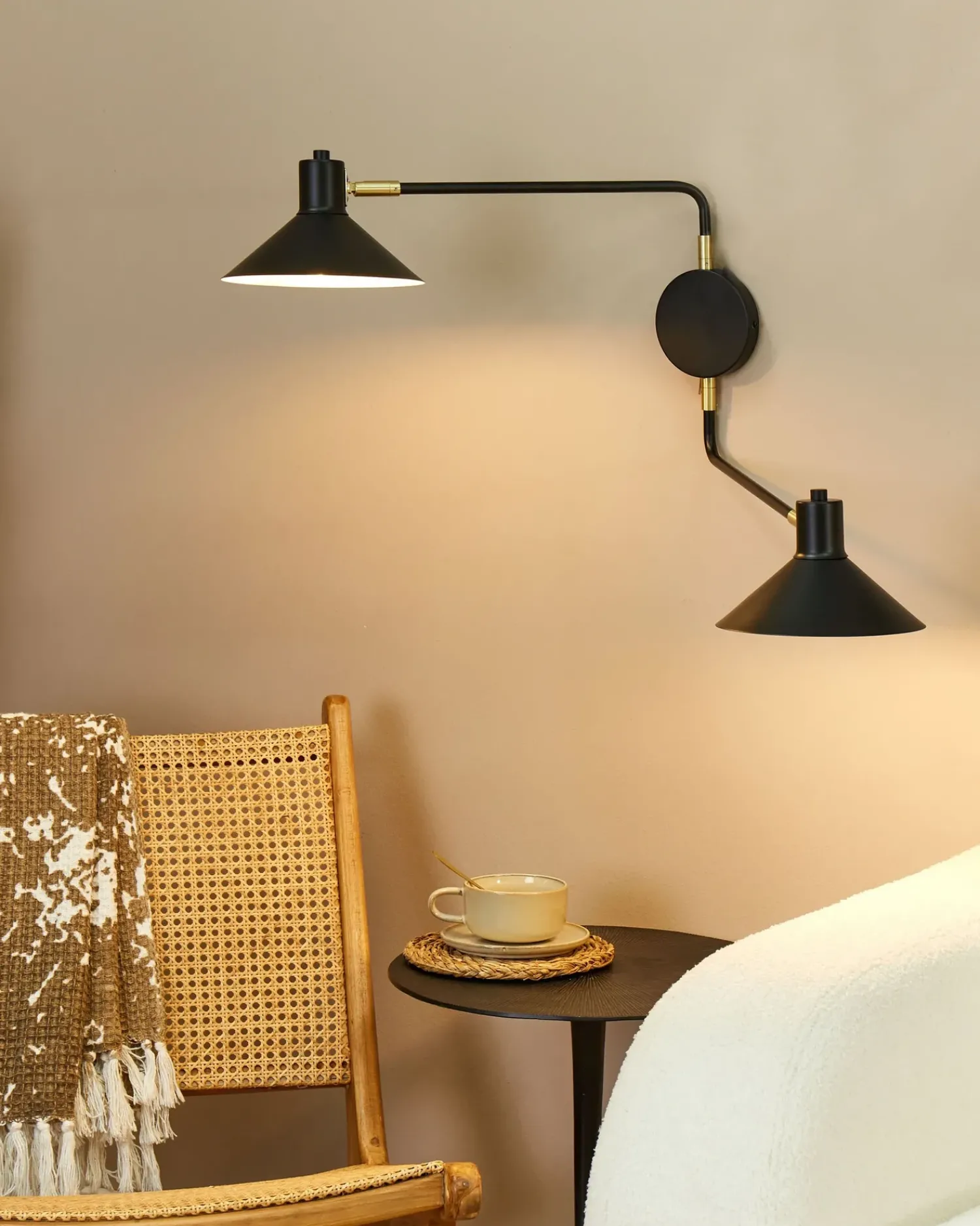 Outlet Beliani Applique KADASSA Regolabile Metallo Nero Nero Oro