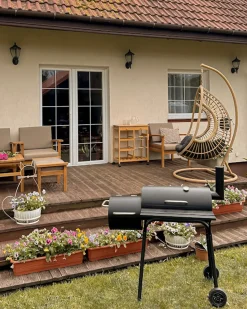 Beliani Barbecue a carbonella KATLA con affumicatore Metallo Nero