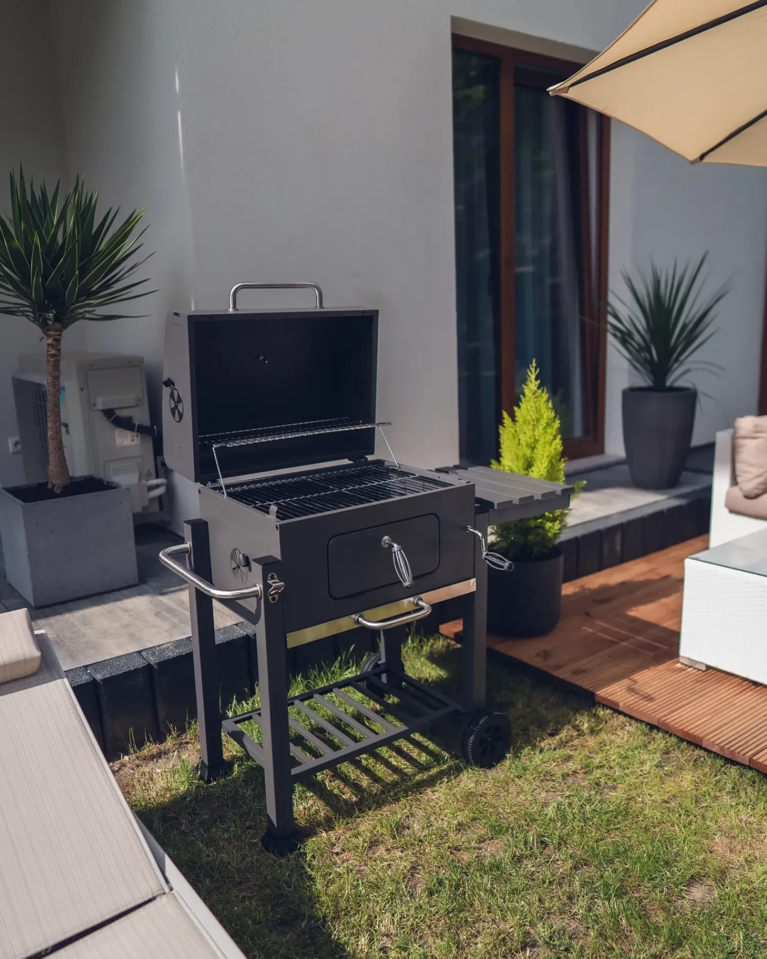 Beliani Barbecue a carbonella PAVLOF Metallo Nero Grigio