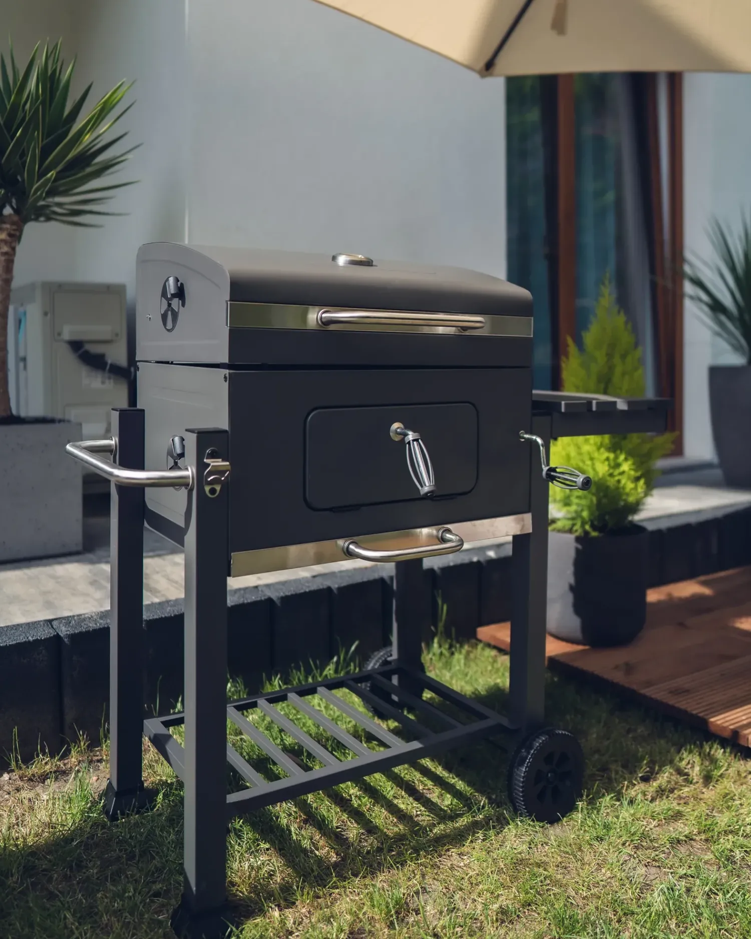 Beliani Barbecue a carbonella PAVLOF Metallo Nero Grigio