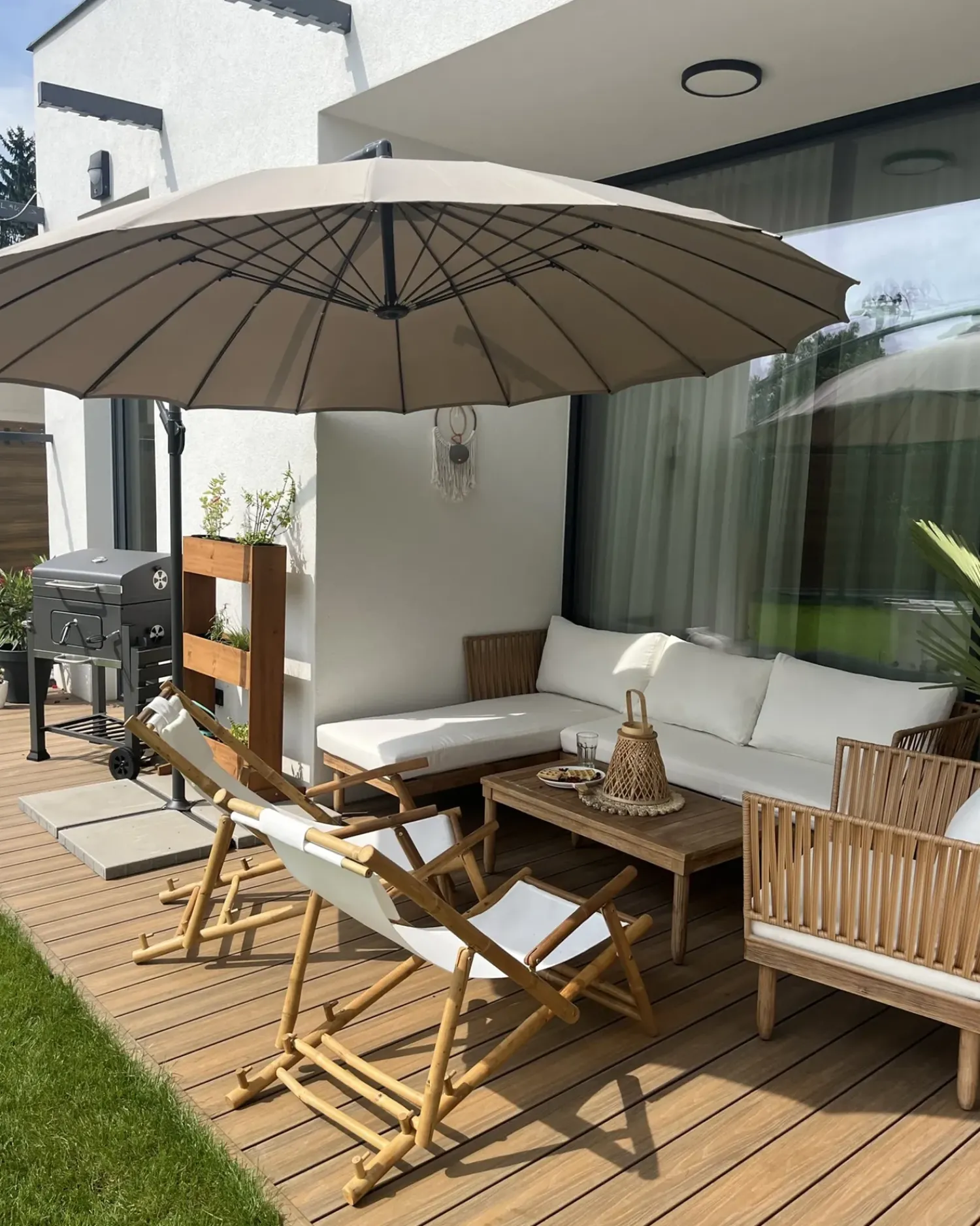 Beliani Barbecue a carbonella PAVLOF Metallo Nero Grigio