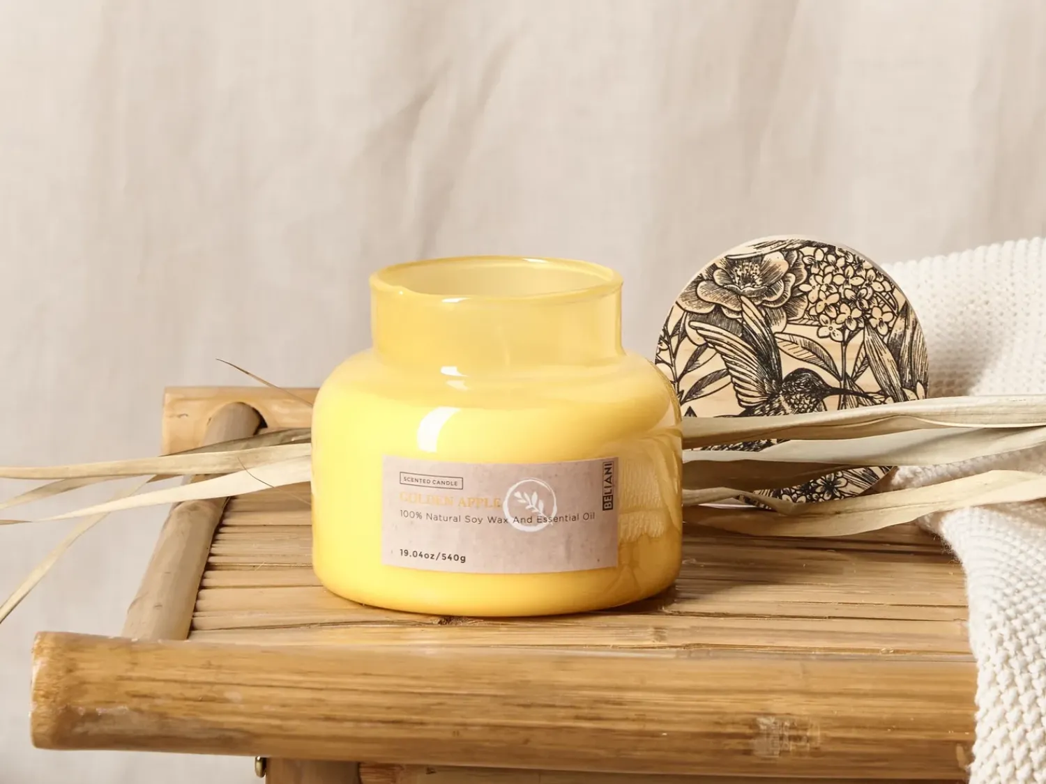 Sale Beliani Candela Profumata DELIGHT BLISS Cera di Soia Note fruttate Giallo