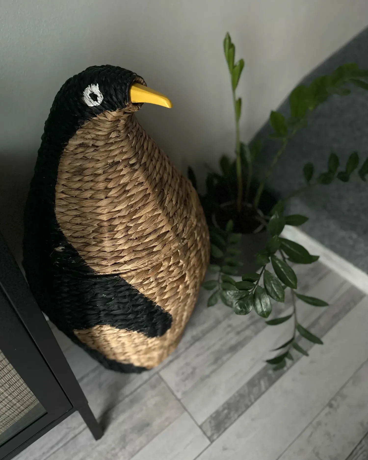 New Beliani Cestino per bambini Pinguino HADZABE Vimini Naturale Beige Naturale Nero