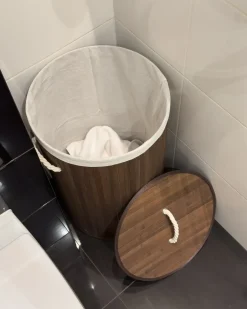 Sale Beliani Cesto per la biancheria SANNAR Bambù Marrone scuro 75 L Bianco Marrone
