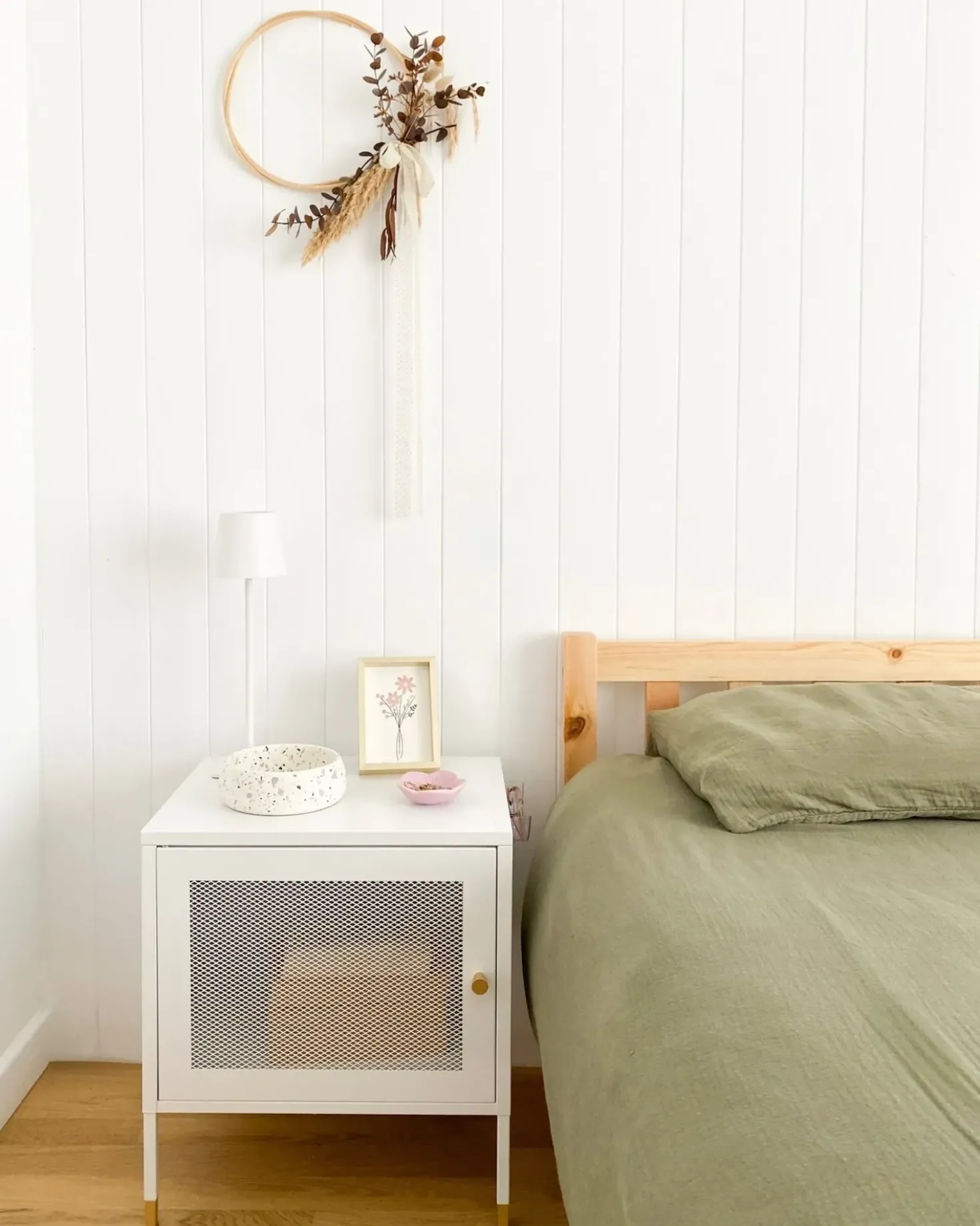 Comodino OSSETT Metallo Bianco