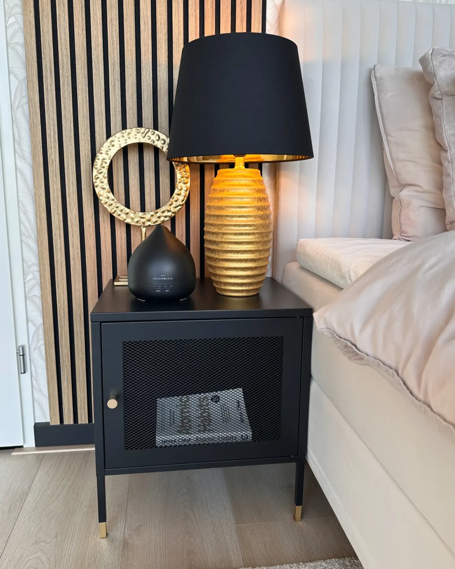 Comodino OSSETT Metallo Nero