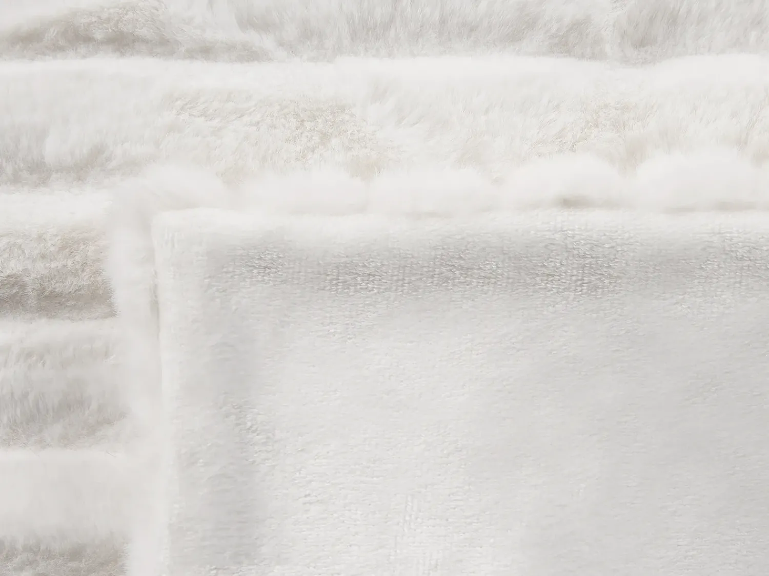 Best Beliani Coperta ABTEH 150 x 200 cm Bianco