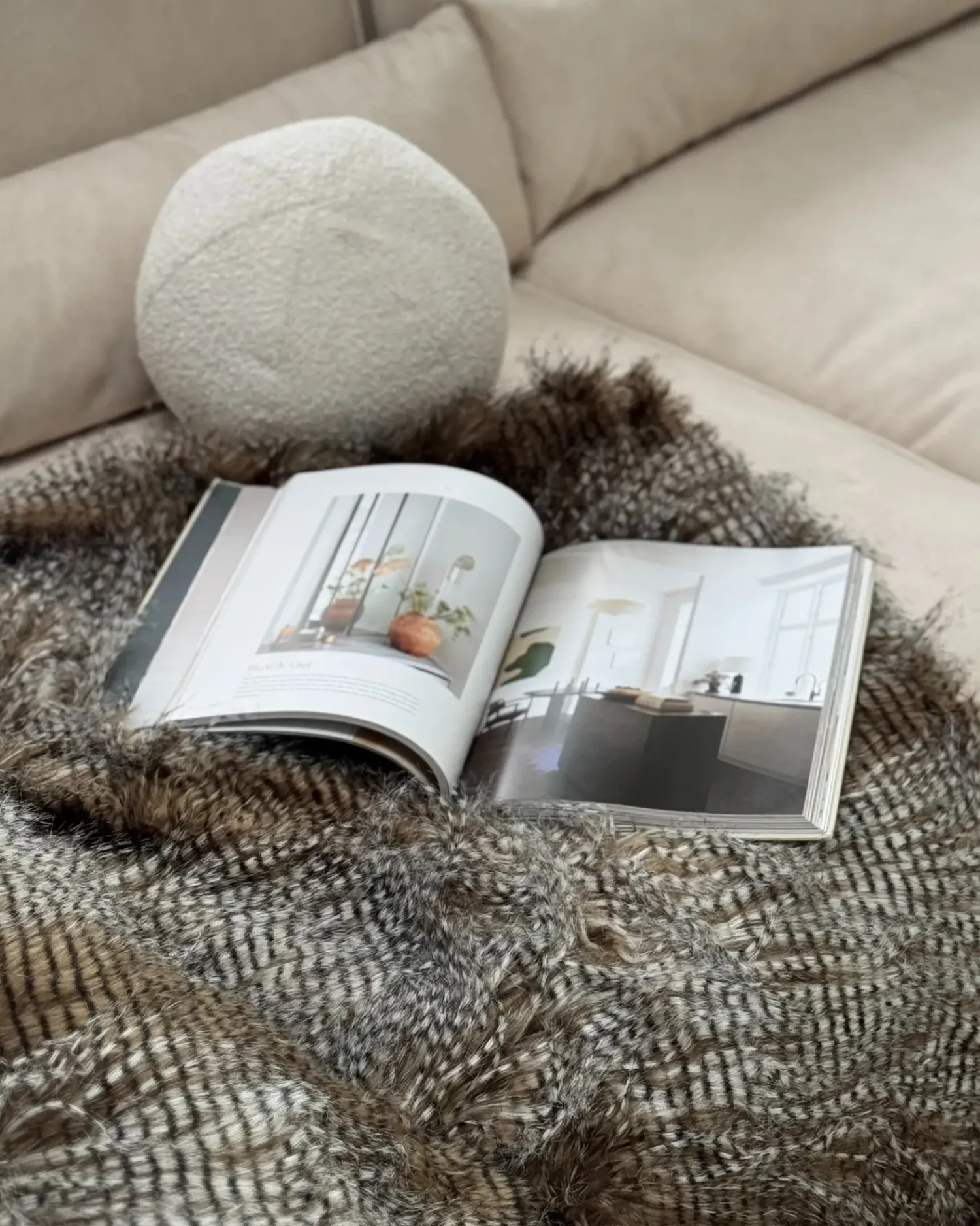 Beliani Coperta ASDAD Tessuto Marrone Bianco Marrone