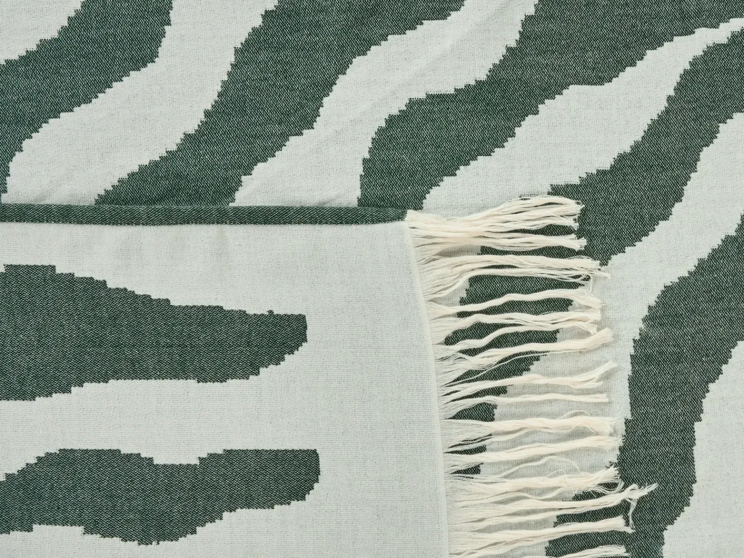 Outlet Beliani Coperta BARTAR Tessuto 130 x 170 cm Verde Bianco Verde