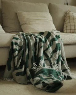 Outlet Beliani Coperta BARTAR Tessuto 130 x 170 cm Verde Bianco Verde