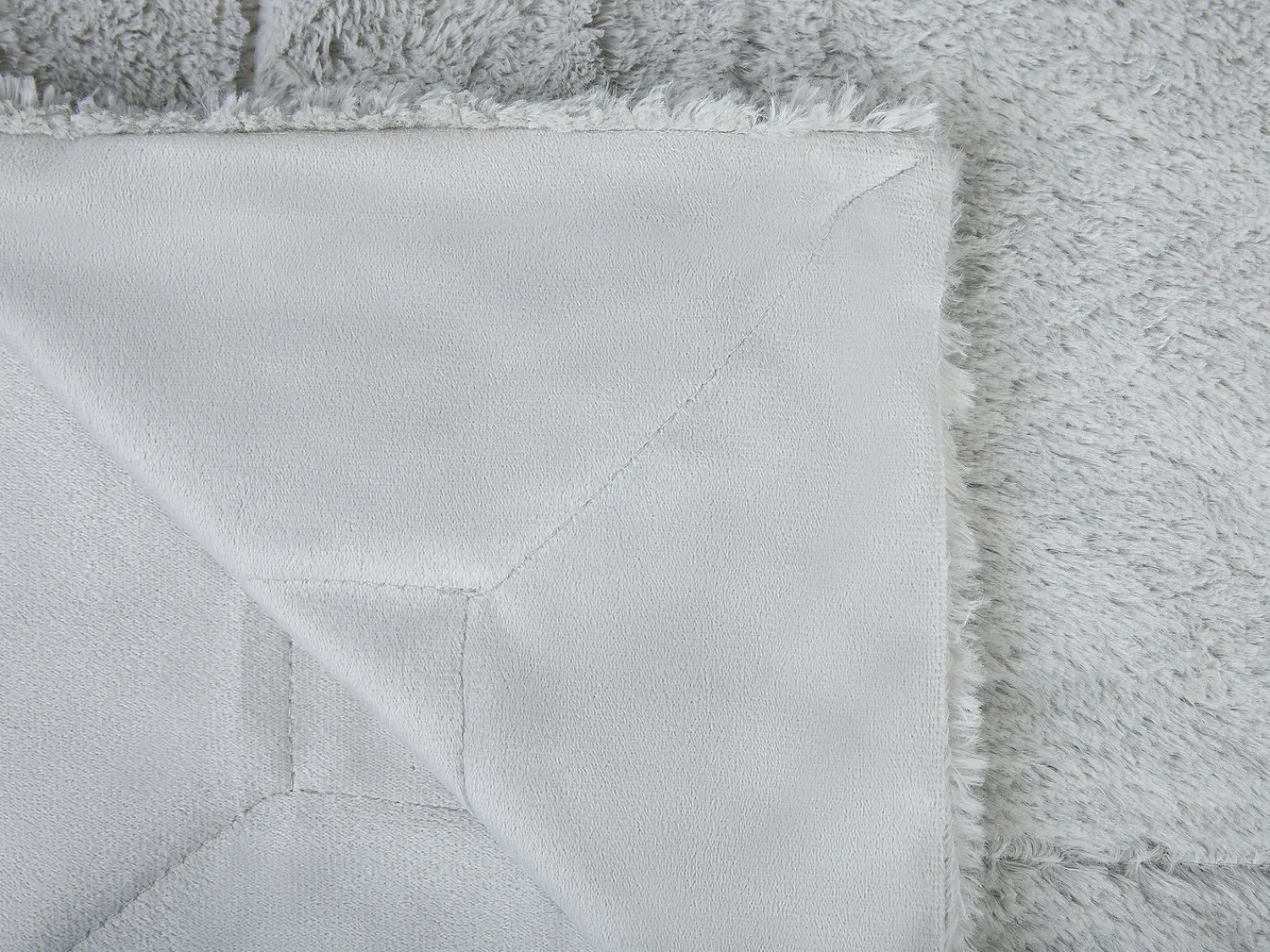 Beliani Coperta GELIK 180 x 200 cm chiaro Grigio