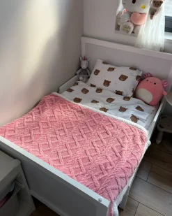 Outlet Beliani Coperta HONEYCOMB 150 x 200 cm Rosa Bianco Rosa