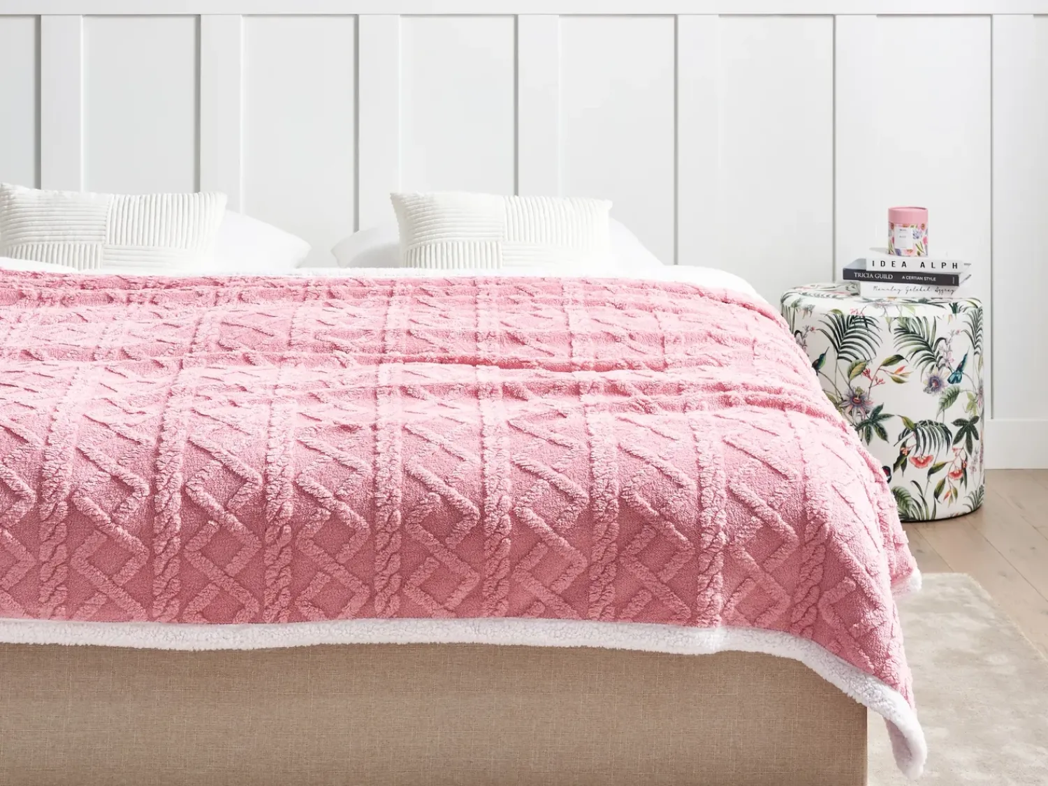 Outlet Beliani Coperta HONEYCOMB 150 x 200 cm Rosa Bianco Rosa