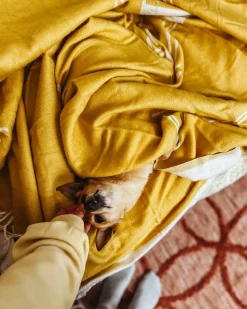 Hot Beliani Coperta JALKINI 130 x 170 cm Giallo Bianco Giallo