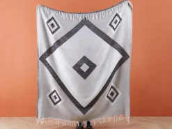 Outlet Beliani Coperta KATTIKE Tessuto 130 x 170 cm Grigio Bianco Grigio Nero