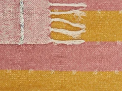 Sale Beliani Coperta NAIKHU Cotone 130 x 170 cm Rosso chiaro Giallo Rosso