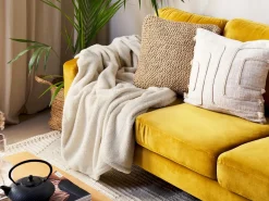 Outlet Beliani Coperta NAMDU 125 x 150 cm chiaro Beige