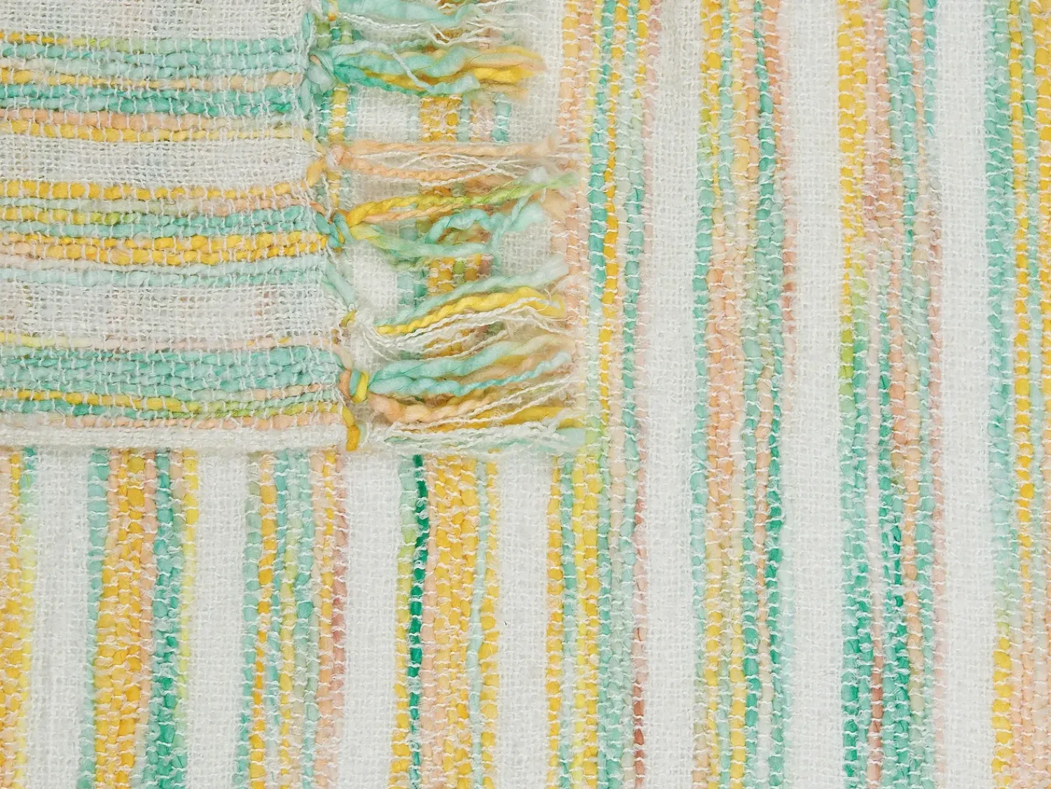 Outlet Beliani Coperta NUWAR Tessuto 130 x 170 cm Giallo Beige Giallo Verde Multicolore