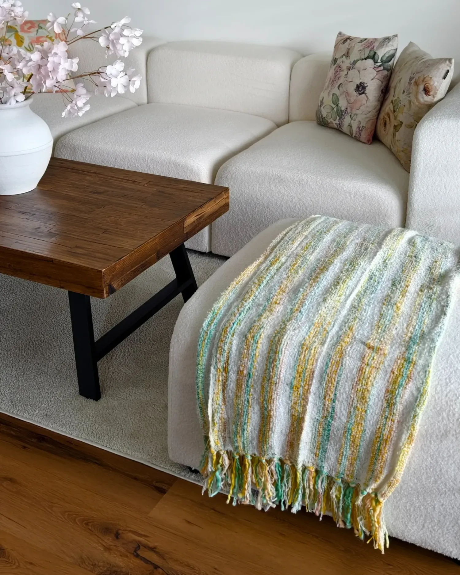 Outlet Beliani Coperta NUWAR Tessuto 130 x 170 cm Giallo Beige Giallo Verde Multicolore
