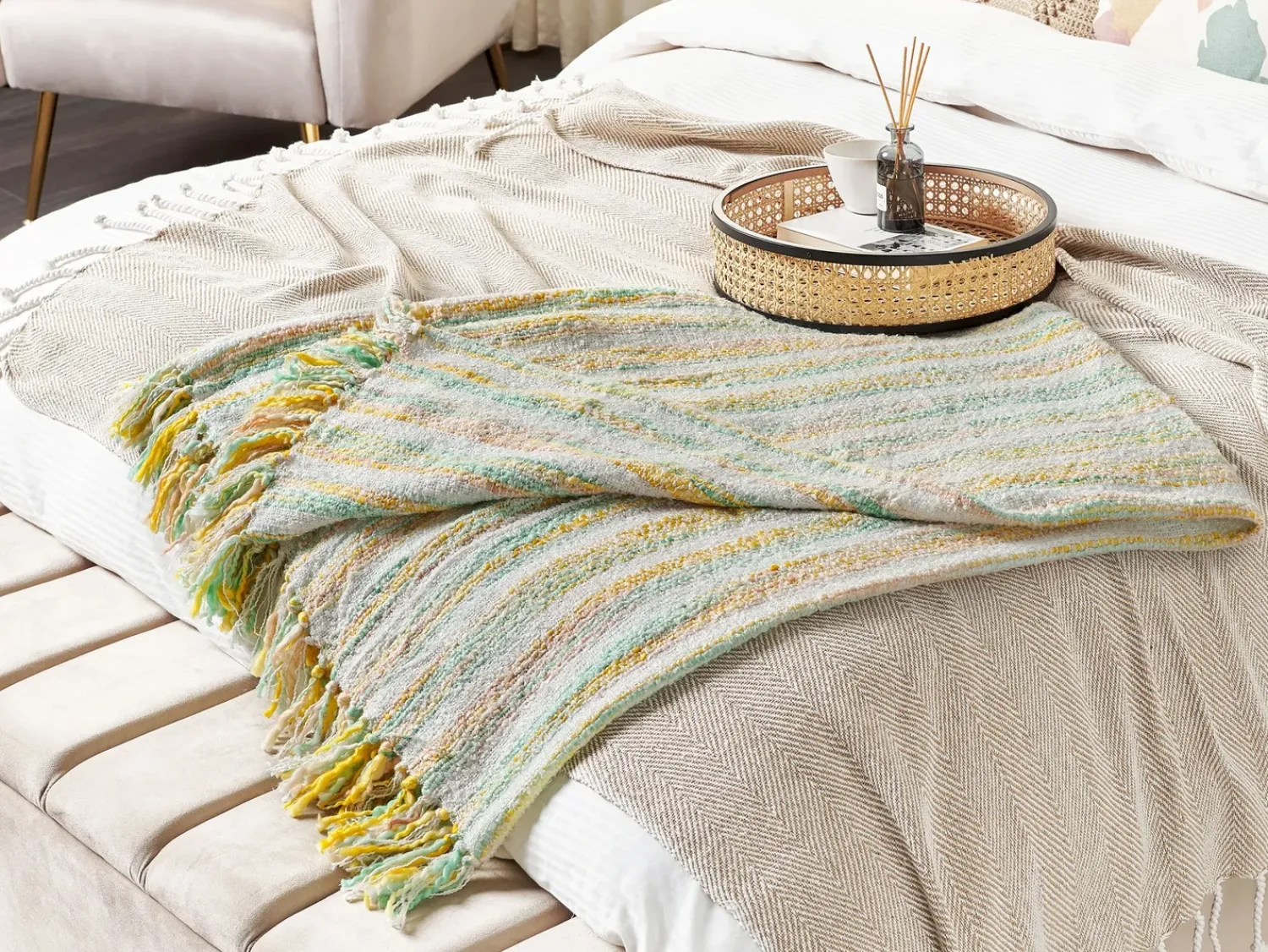 Outlet Beliani Coperta NUWAR Tessuto 130 x 170 cm Giallo Beige Giallo Verde Multicolore