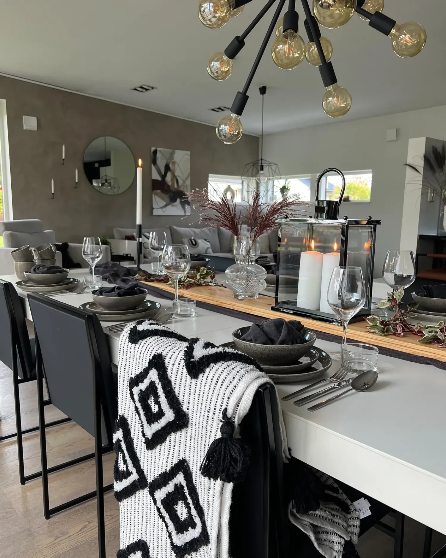 New Beliani Coperta SAATLI 130 x 150 cm Bianco Bianco Nero