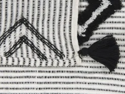 New Beliani Coperta SAATLI 130 x 150 cm Bianco Bianco Nero