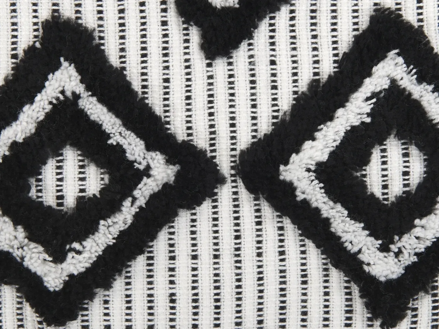 New Beliani Coperta SAATLI 130 x 150 cm Bianco Bianco Nero