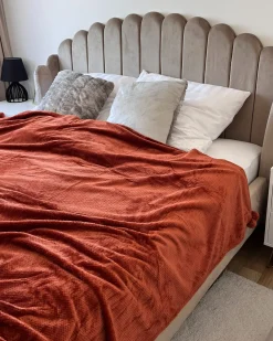 Online Beliani Coperta SAITLER 200 x 220 cm dorato Marrone