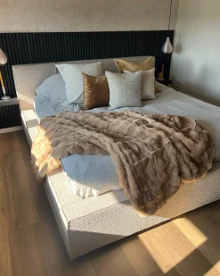 Hot Beliani Coperta SALKA Finta pelliccia 150 x 200 cm Marrone