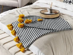 Clearance Beliani Coperta SUNWAL Tessuto 130 x 170 cm Nero/Bianco Arancione Bianco Nero