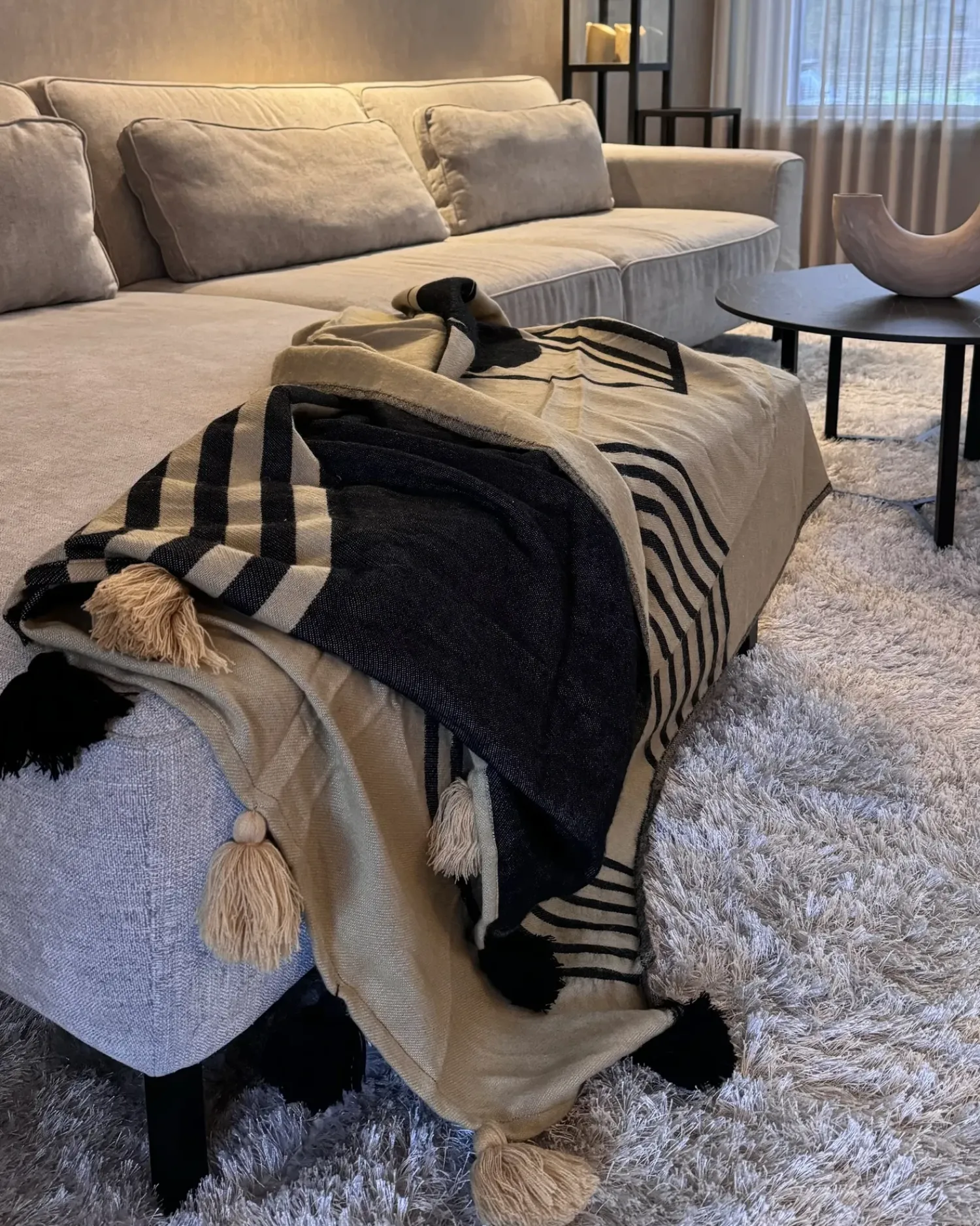 Online Beliani Coperta THAPREK Tessuto 130 x 170 cm Beige Beige Nero