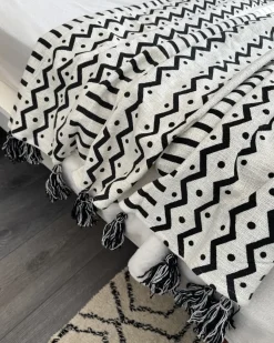 Sale Beliani Coperta UNNAO Cotone 130 x 180 cm Bianco Bianco Nero