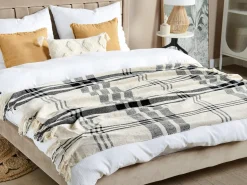New Beliani Coperta YUVALI Cotone 130 x 170 cm Bianco Bianco Nero