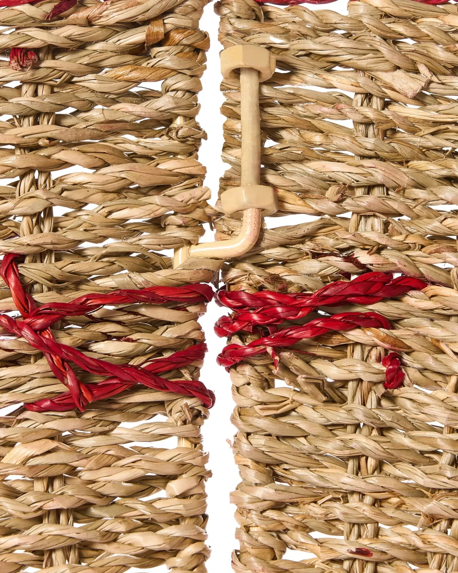 Sale Beliani Copri base per albero di Natale HIVER Alghe marine Rosso Naturale Rosso