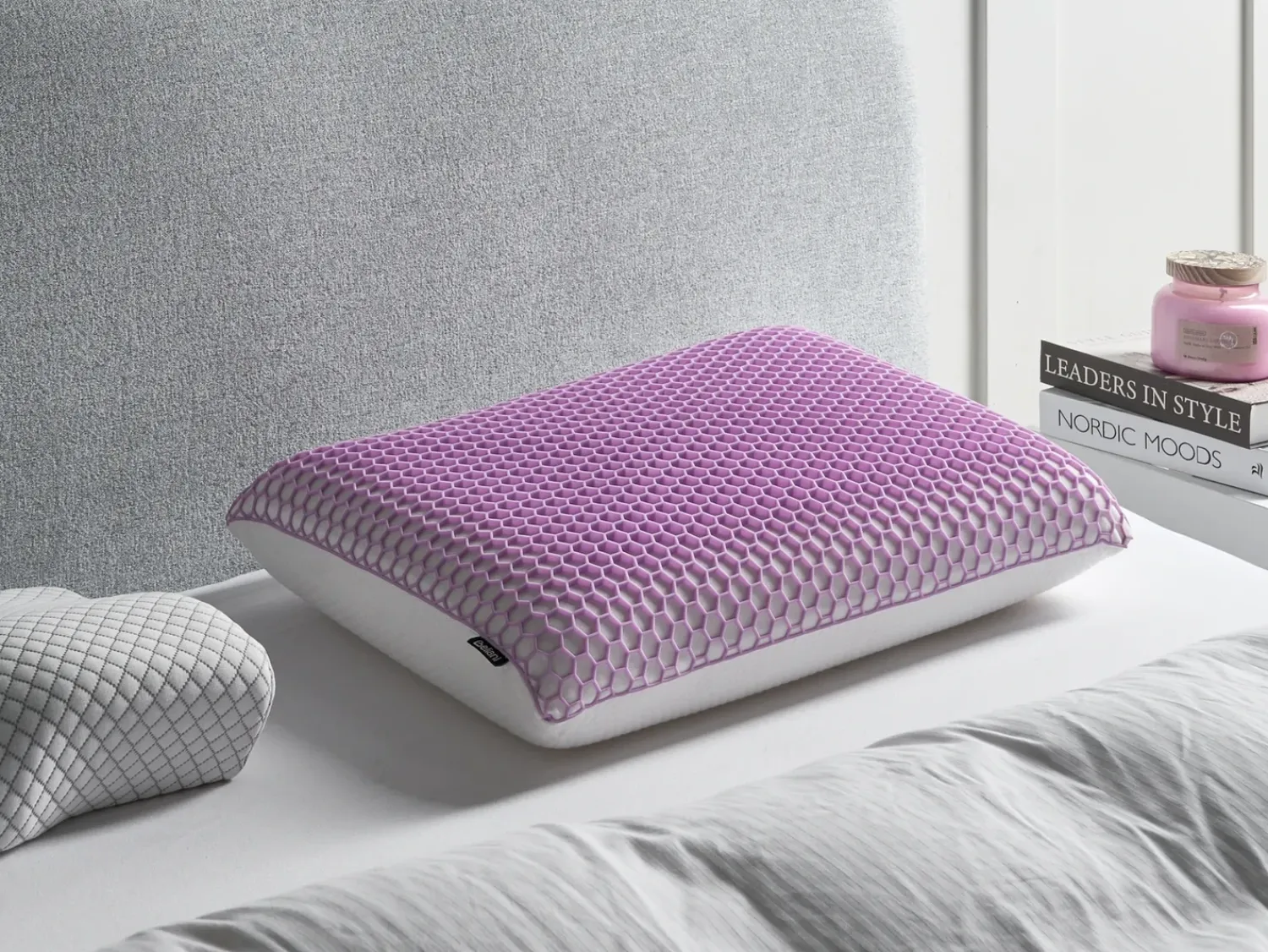 Sale Beliani Cuscino da letto ATHOS Basso Schiuma memory 55 x 35 cm Viola Bianco Viola